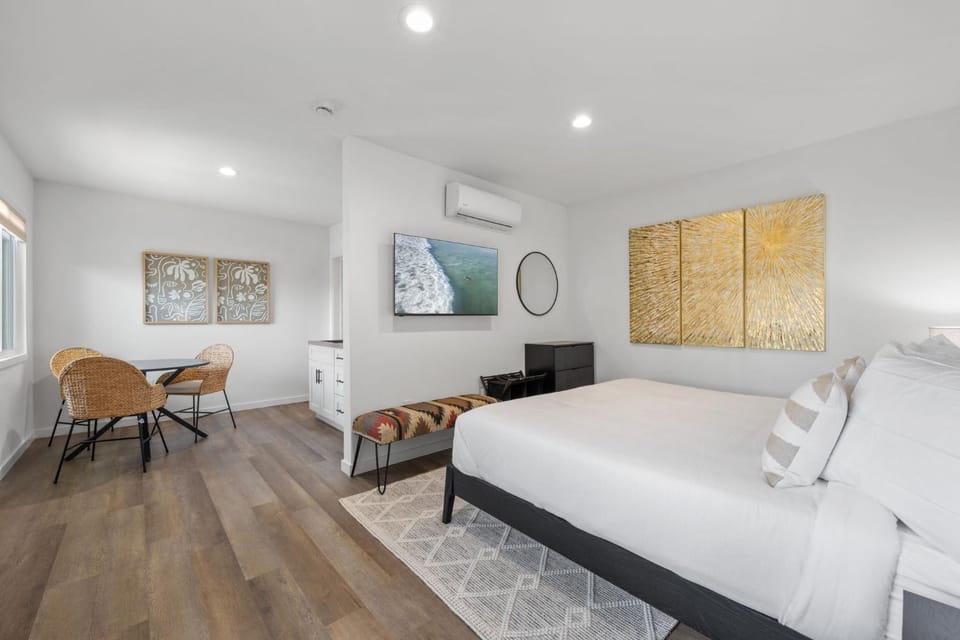 South O Bungalow 11 - Luxury King Suite + Patio Apartment in Carlsbad