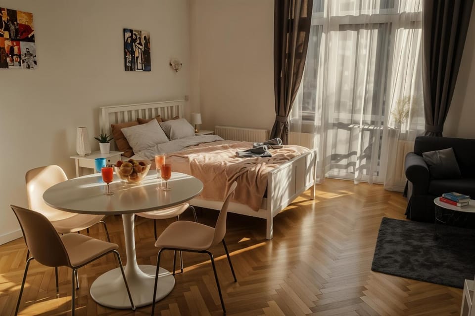 Bed, Living room, Photo of the whole room, Dining area, Bedroom