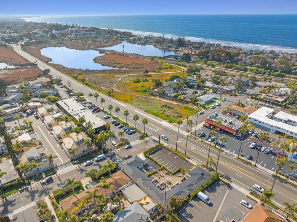 South O Bungalow 4 - Deluxe Queen Studio + Patio Apartment in Carlsbad