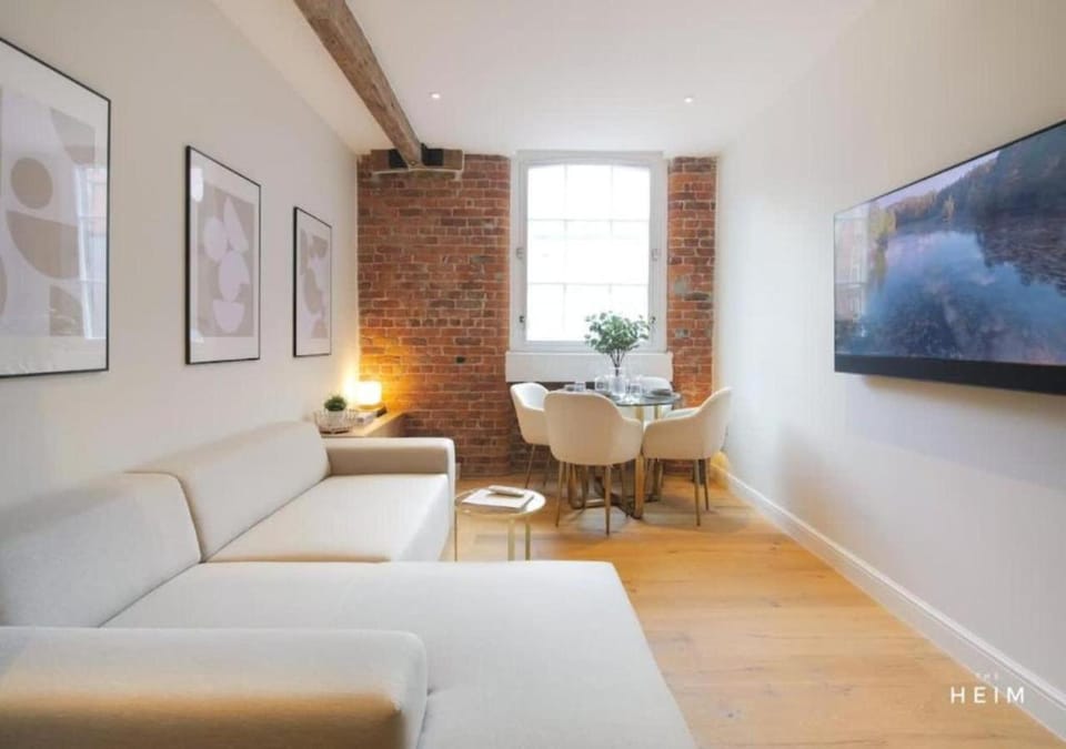 TV and multimedia, Living room, Dining area