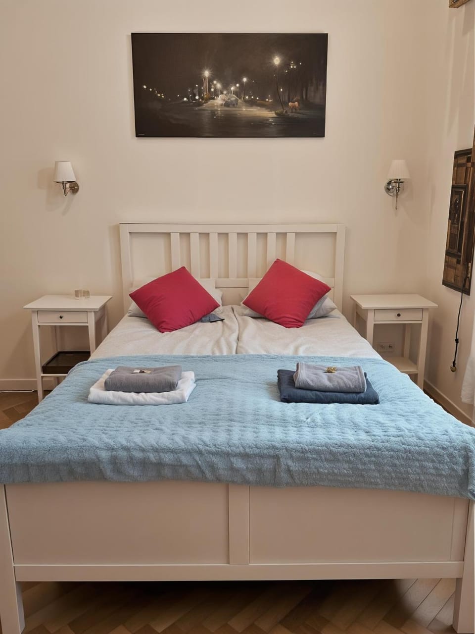 Bed, Bedroom, towels