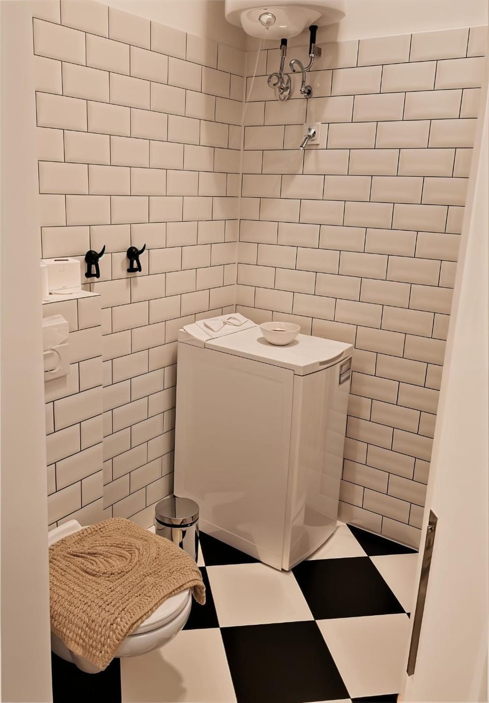 Bathroom, towels, washing machine