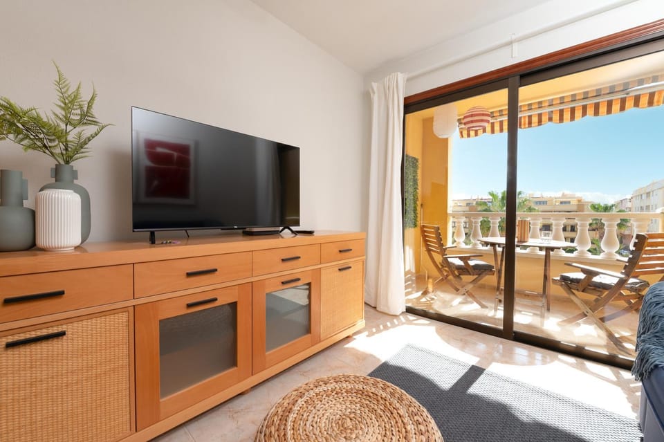 Day, TV and multimedia, View (from property/room), Balcony/Terrace, Living room, Seating area