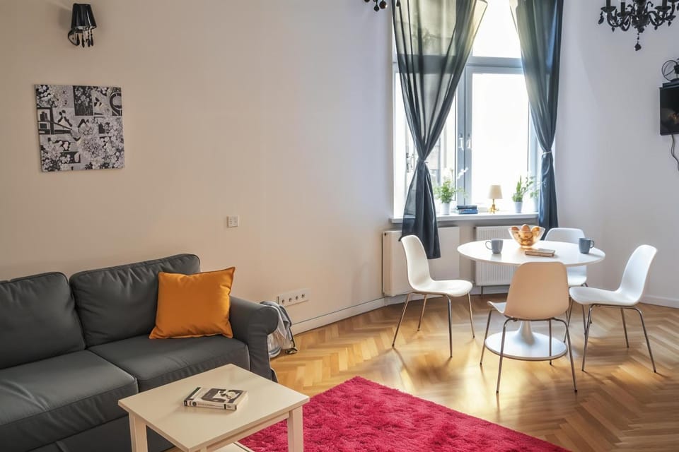 TV and multimedia, Living room, Seating area, Dining area