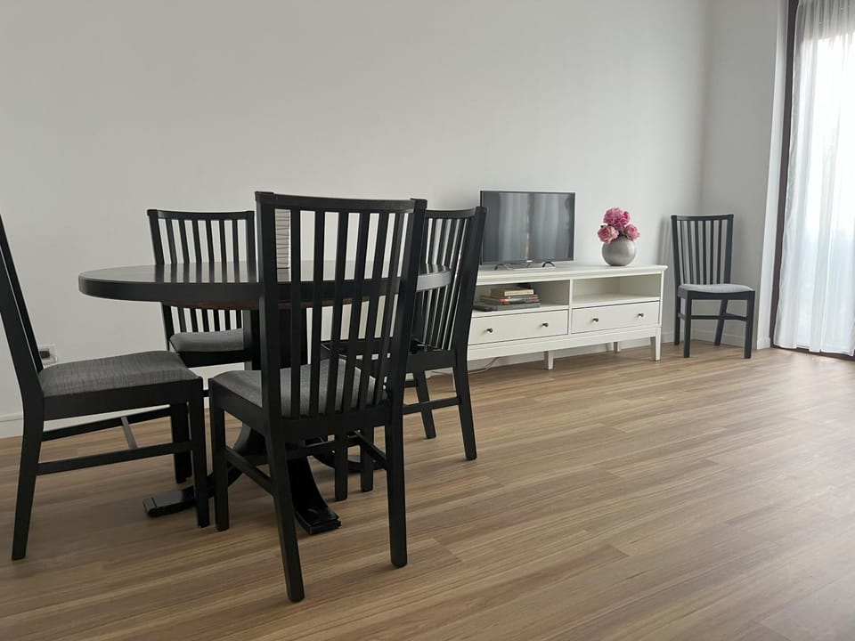 Communal lounge/ TV room, Living room, Seating area, Dining area, Evening entertainment