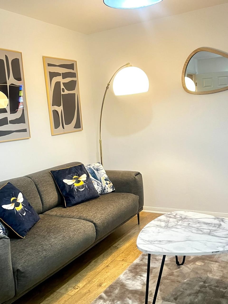 City Centre House - Pet Friendly - Free Parking - 2 Bedroom - Large Garden House in Cardiff