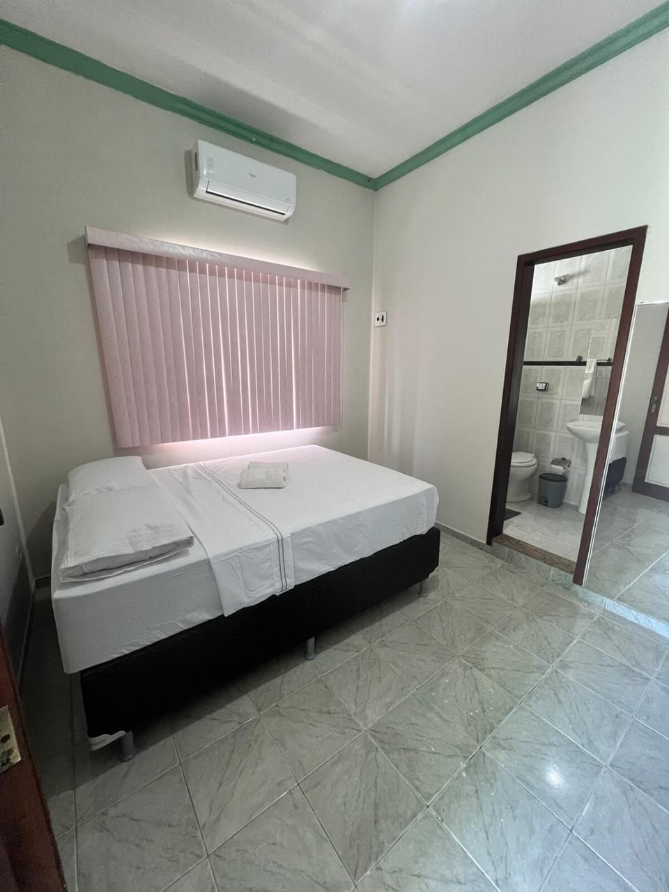 Bed, Photo of the whole room, Bedroom, air conditioner