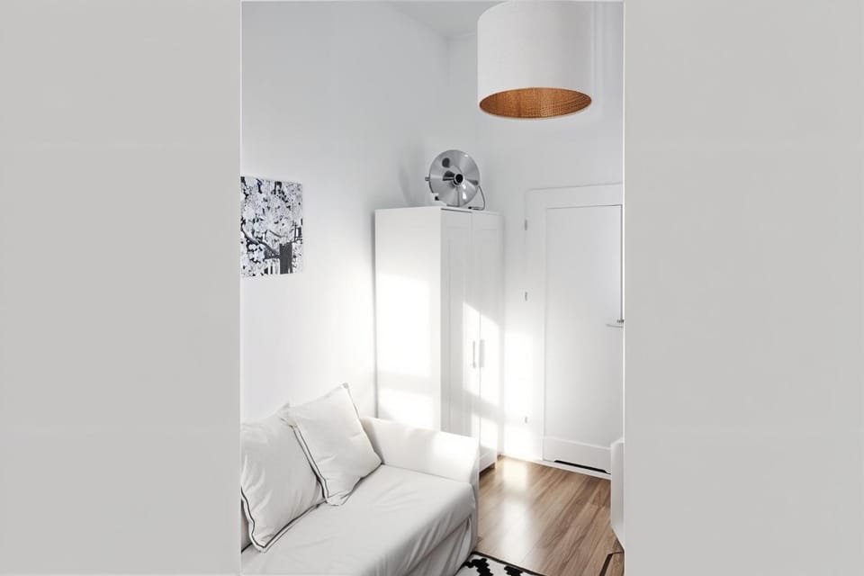 Bed, Living room, Photo of the whole room, Seating area, wardrobe
