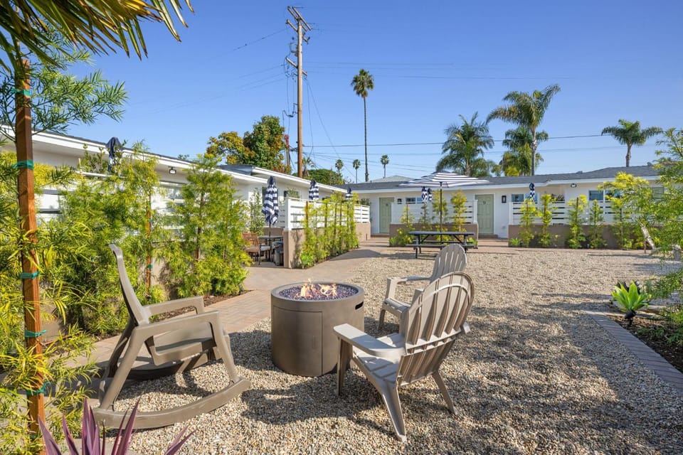 South O Bungalow 12 - Deluxe Double ADA Studio+XL Private Patio Apartment in Carlsbad