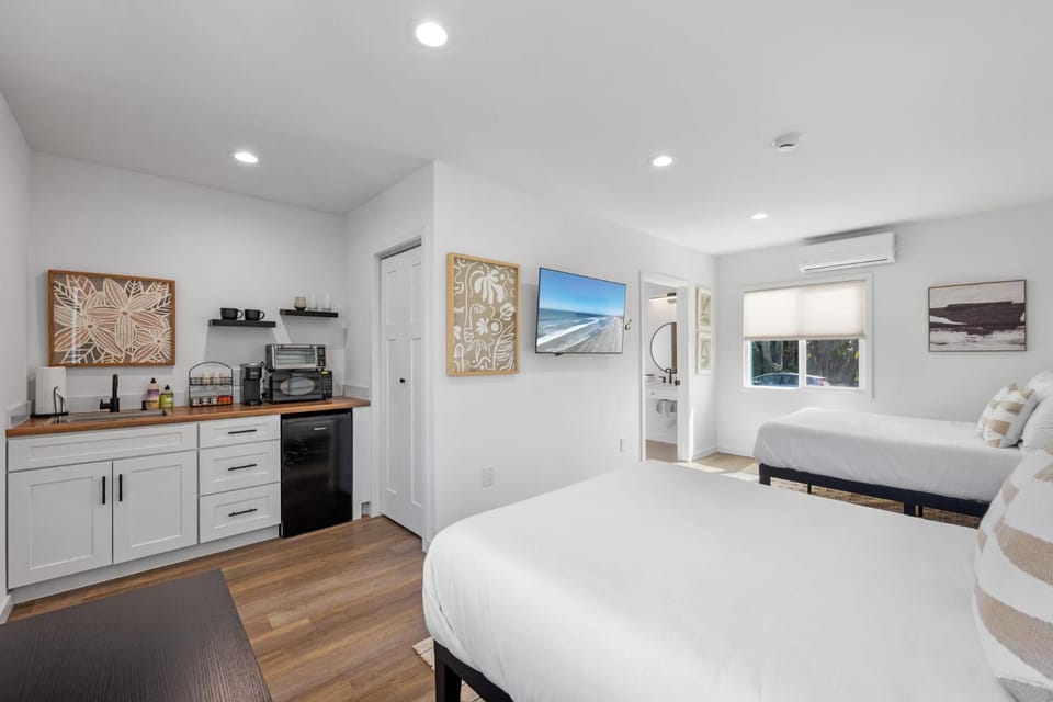 South O Bungalow 12 - Deluxe Double ADA Studio+XL Private Patio Apartment in Carlsbad