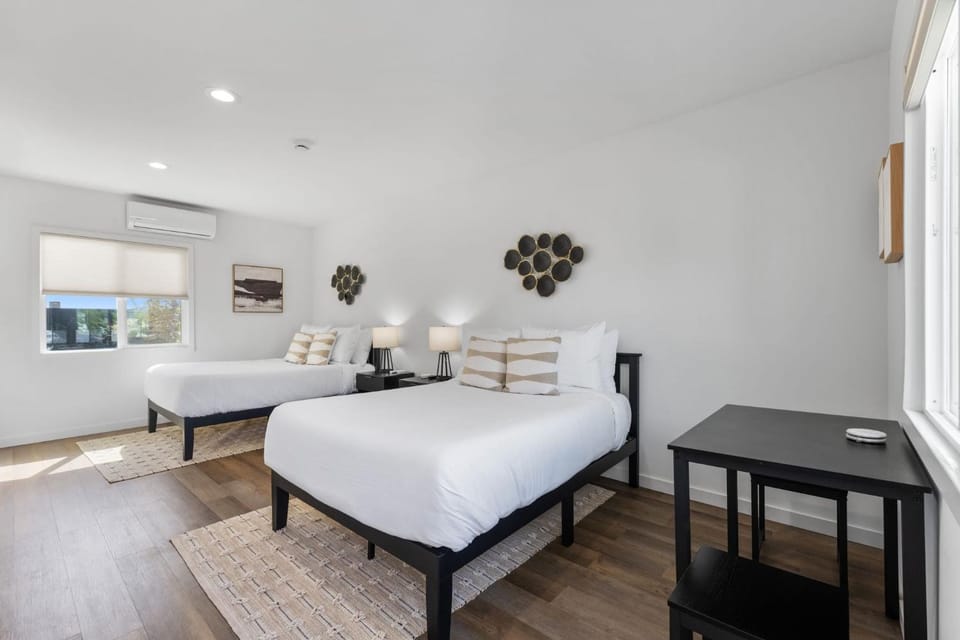 South O Bungalow 12 - Deluxe Double ADA Studio+XL Private Patio Apartment in Carlsbad