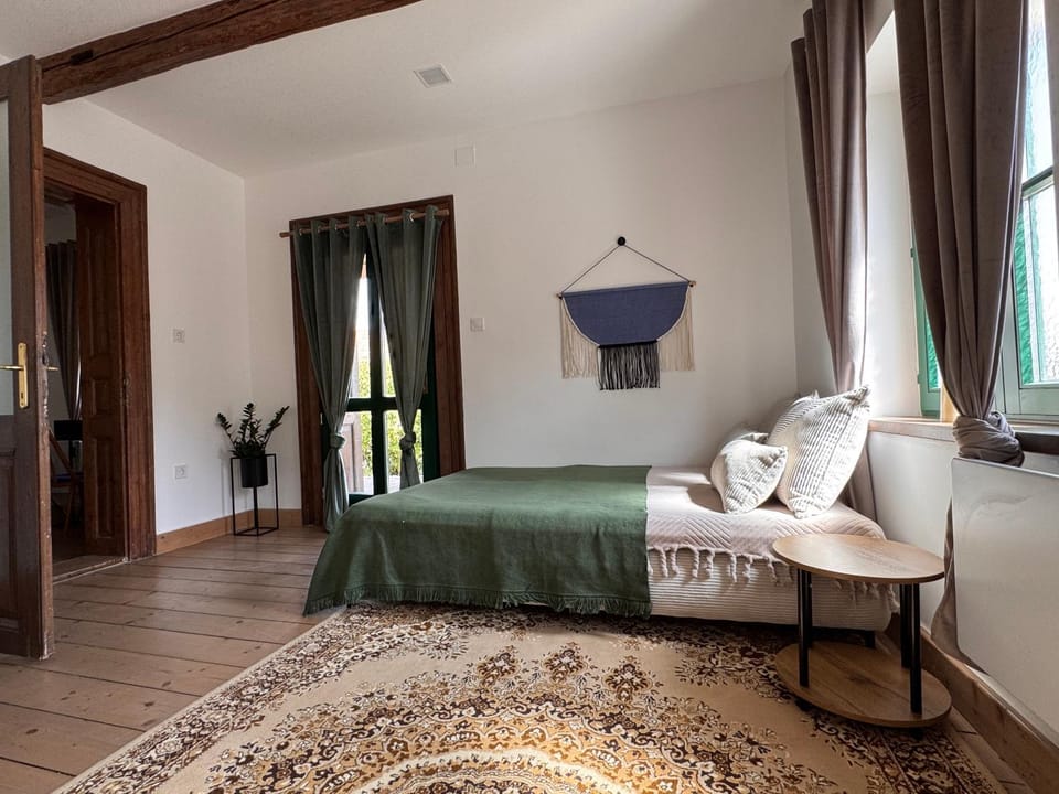 Bed, Photo of the whole room