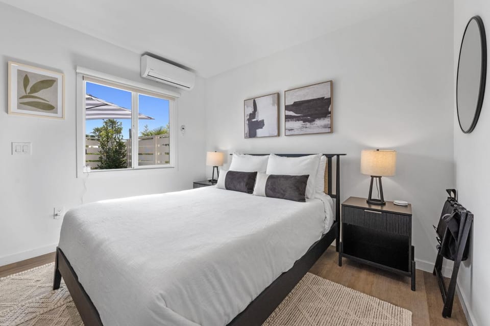 South O Bungalow 3 - Deluxe Queen Studio + Patio Apartment in Carlsbad