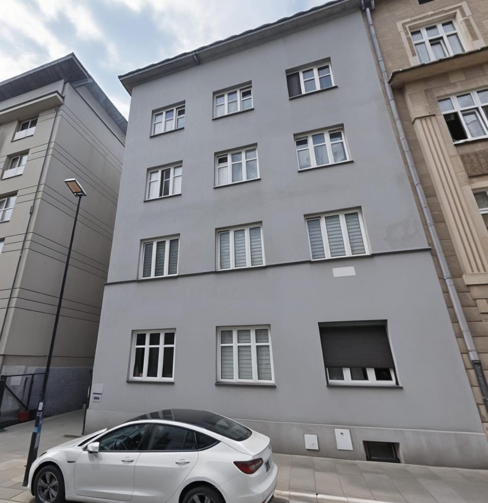 Property building, Day, Location