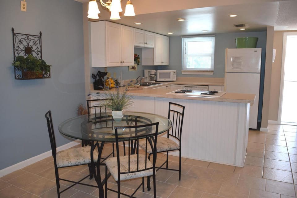 Emerald Isle 105 by Alicia Hollis Rentals House in Okaloosa Island