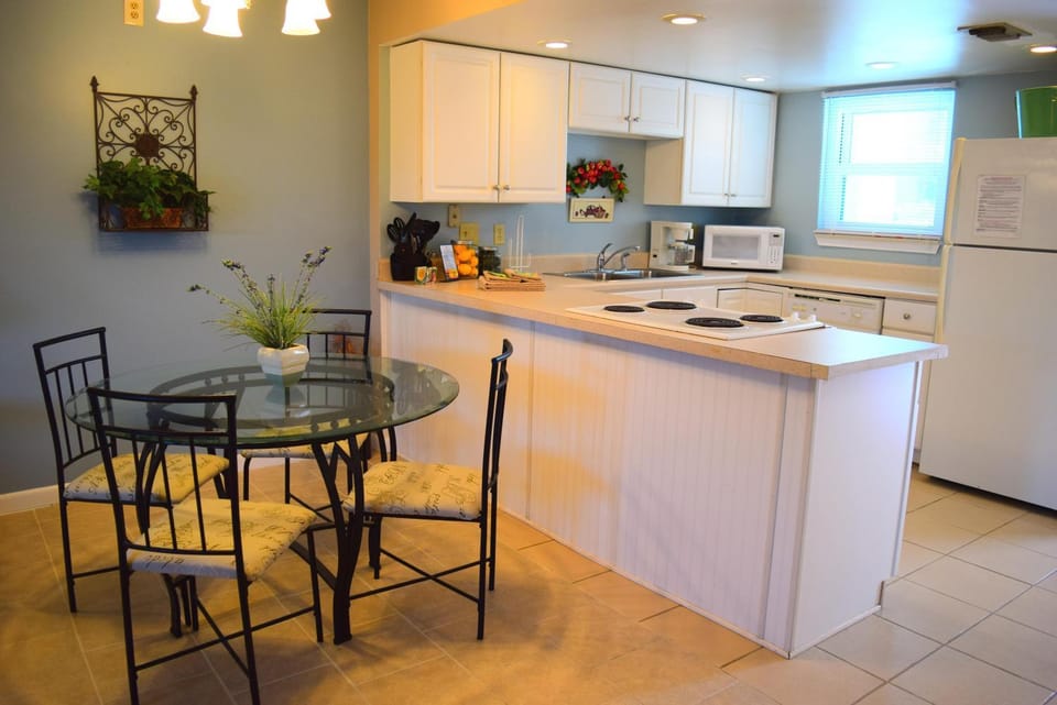 Emerald Isle 105 by Alicia Hollis Rentals House in Okaloosa Island