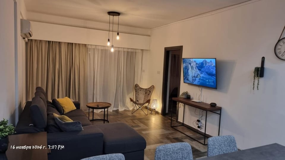 Communal lounge/ TV room, TV and multimedia, Living room