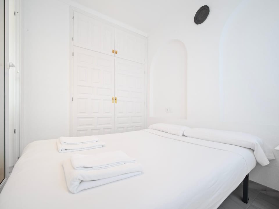 Bed, Bedroom, towels, wardrobe