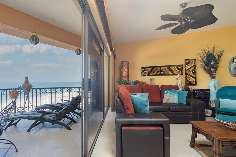 View (from property/room), Balcony/Terrace, Living room, Seating area, Sea view