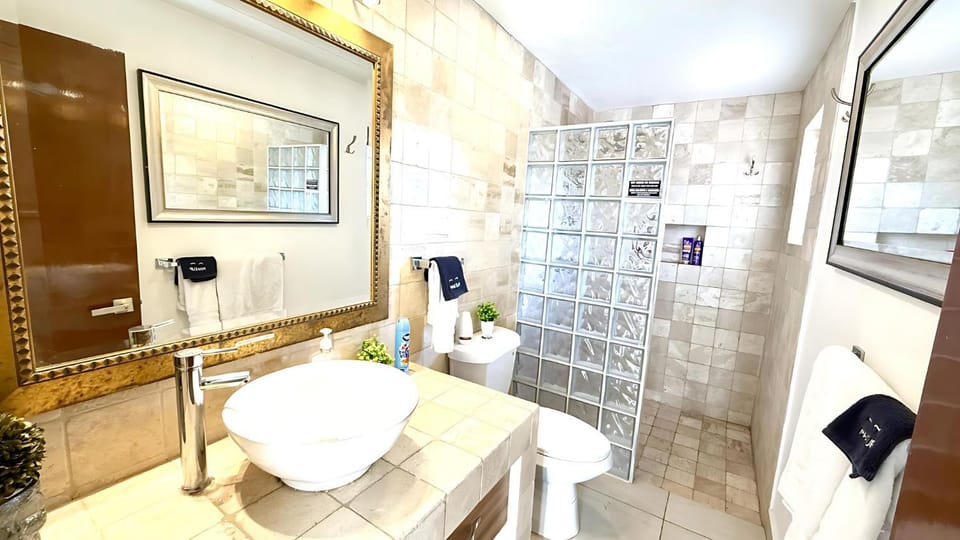 Ajijic Modern 1 Bed Home -Great location-Patio-Gym-Pickleball Court-Golf Cart House in Chapala
