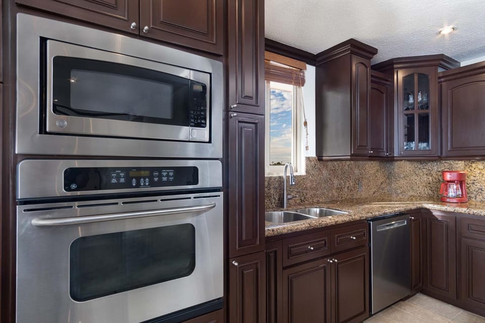 Kitchen or kitchenette, kitchen