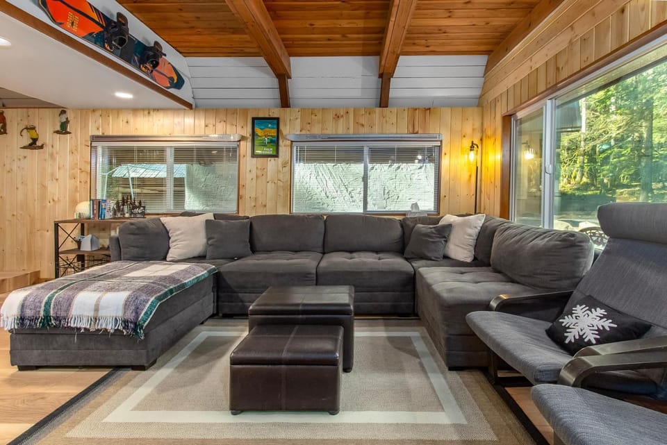 Tee & Ski Cabin | Mt Rainier, White Pass Cabin in Washington