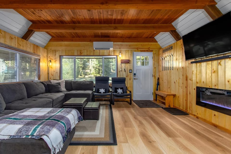 Tee & Ski Cabin | Mt Rainier, White Pass Cabin in Washington