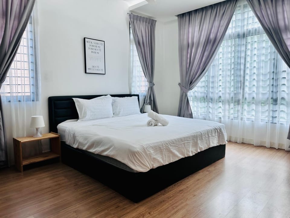 Exclusive Luxury 2MIN Walk to Beach & Night Market Villa in Batu Ferringhi, Penang, Malaysia