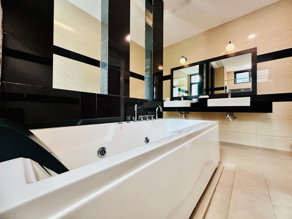 Exclusive Luxury 2MIN Walk to Beach & Night Market Villa in Batu Ferringhi, Penang, Malaysia