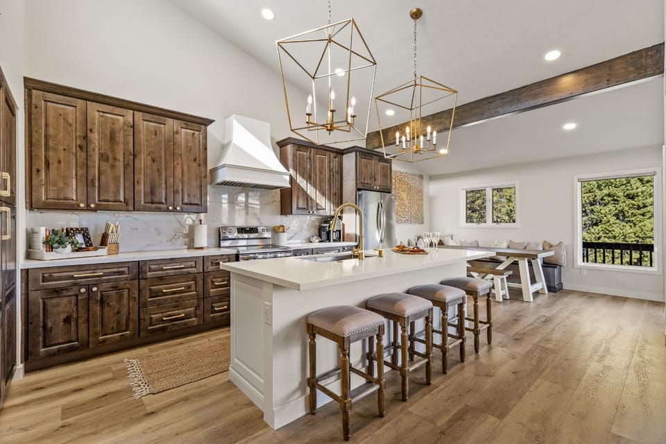 Kitchen or kitchenette, Photo of the whole room, Seating area, Dining area
