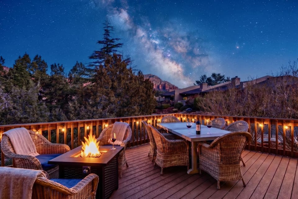 Night, View (from property/room), Balcony/Terrace, Seating area, Dining area, fireplace