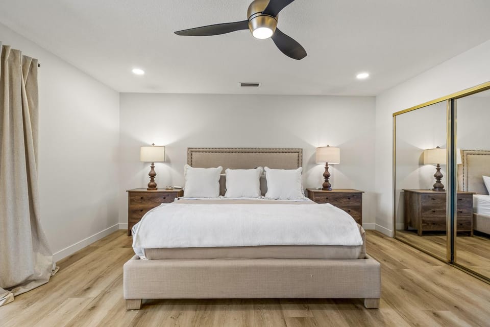 Bed, Photo of the whole room, Bedroom, wardrobe