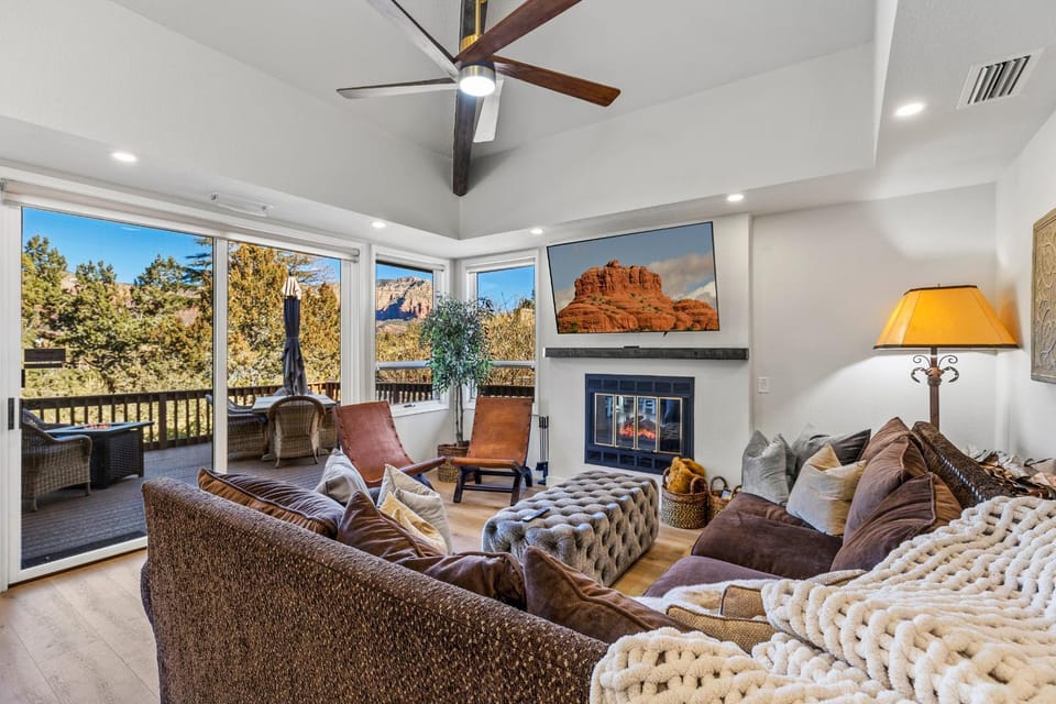 Balcony/Terrace, Living room, Mountain view, fireplace