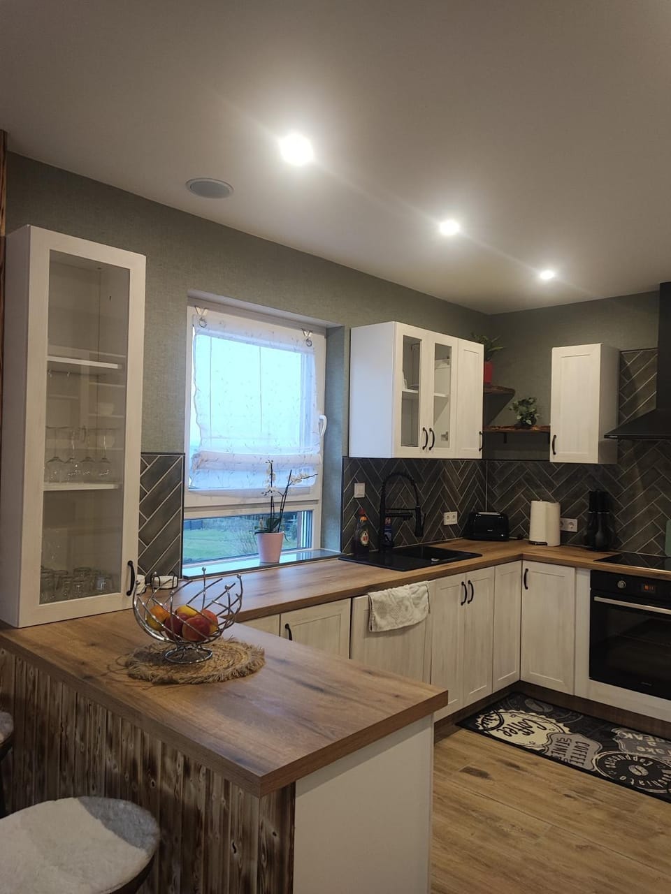 Kitchen or kitchenette, kitchen