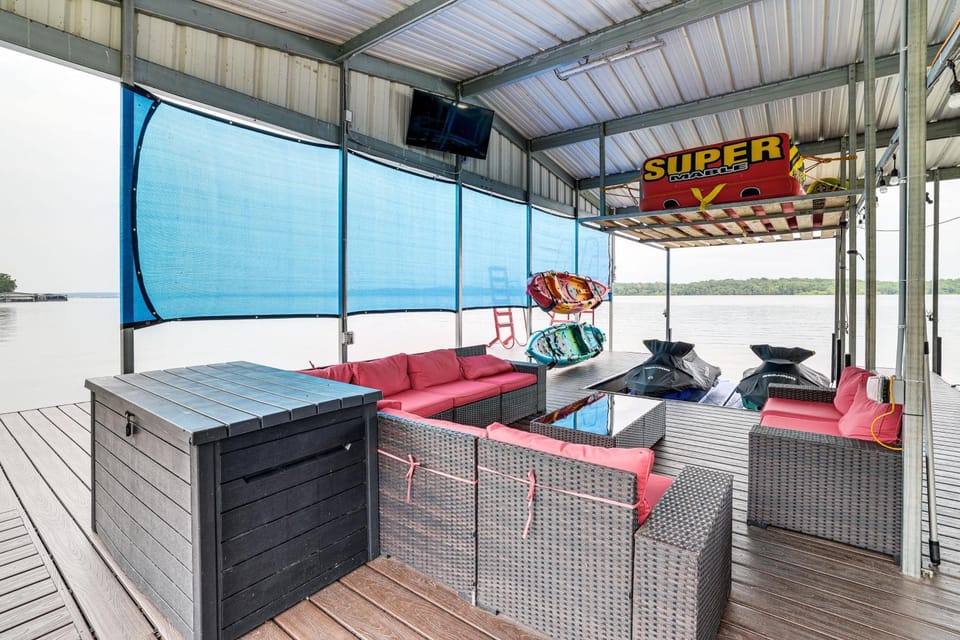 Lakefront Home with Private Dock in Grove House in Grove