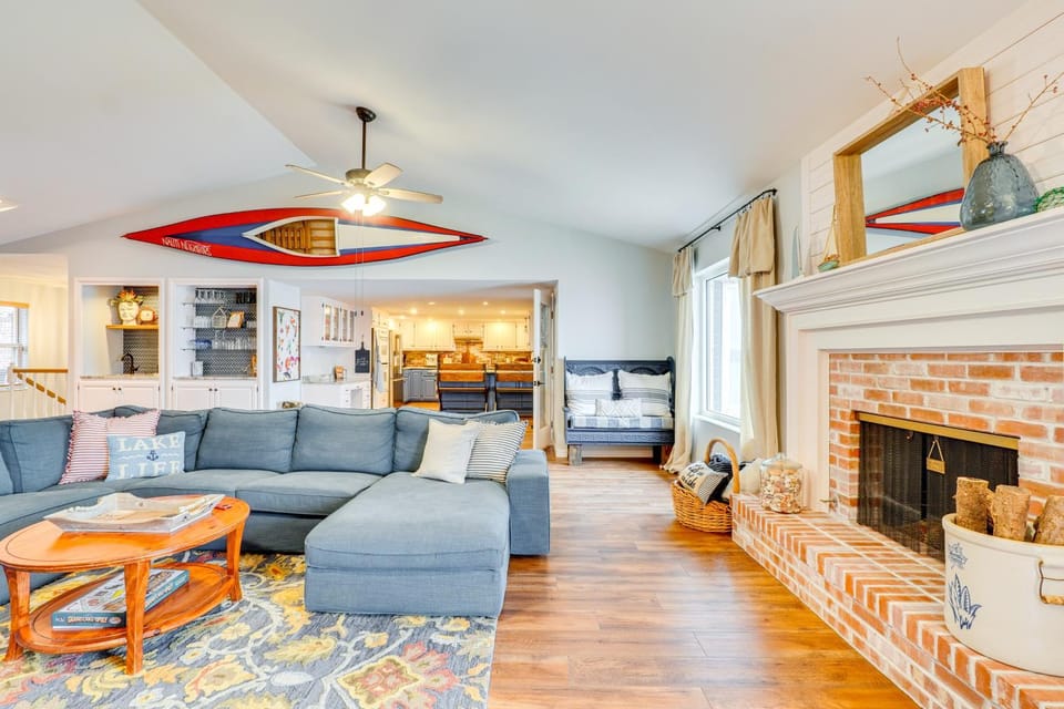 Lakefront Home with Private Dock in Grove House in Grove