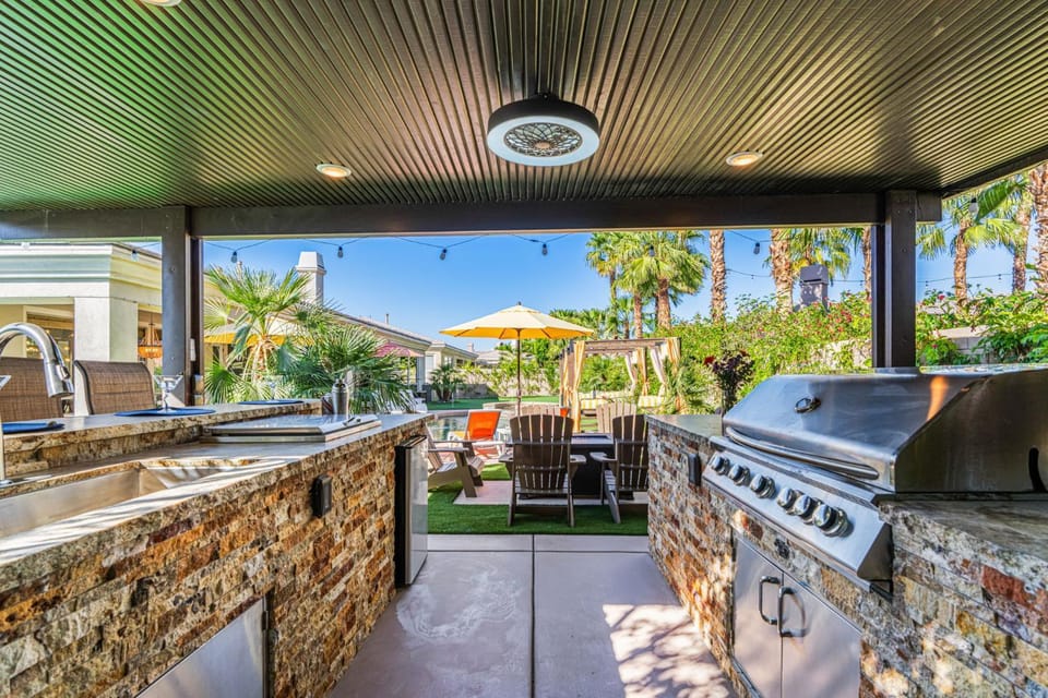 Patio, Day, BBQ facilities, Kitchen or kitchenette