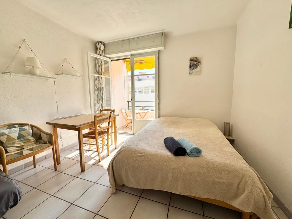 L'helios studio au calme centre et mer Apartment in Antibes