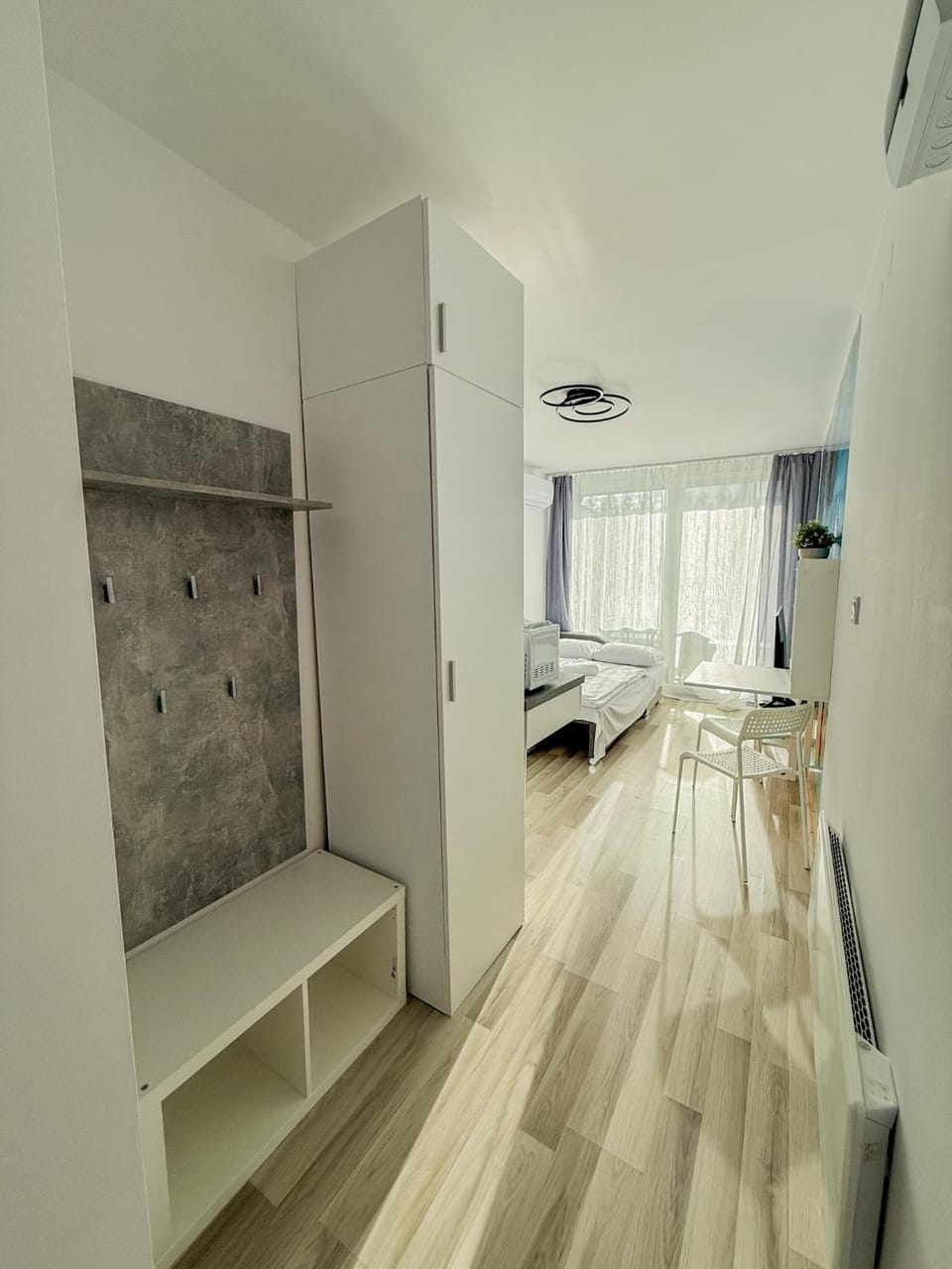 Bed, Living room, wardrobe, air conditioner