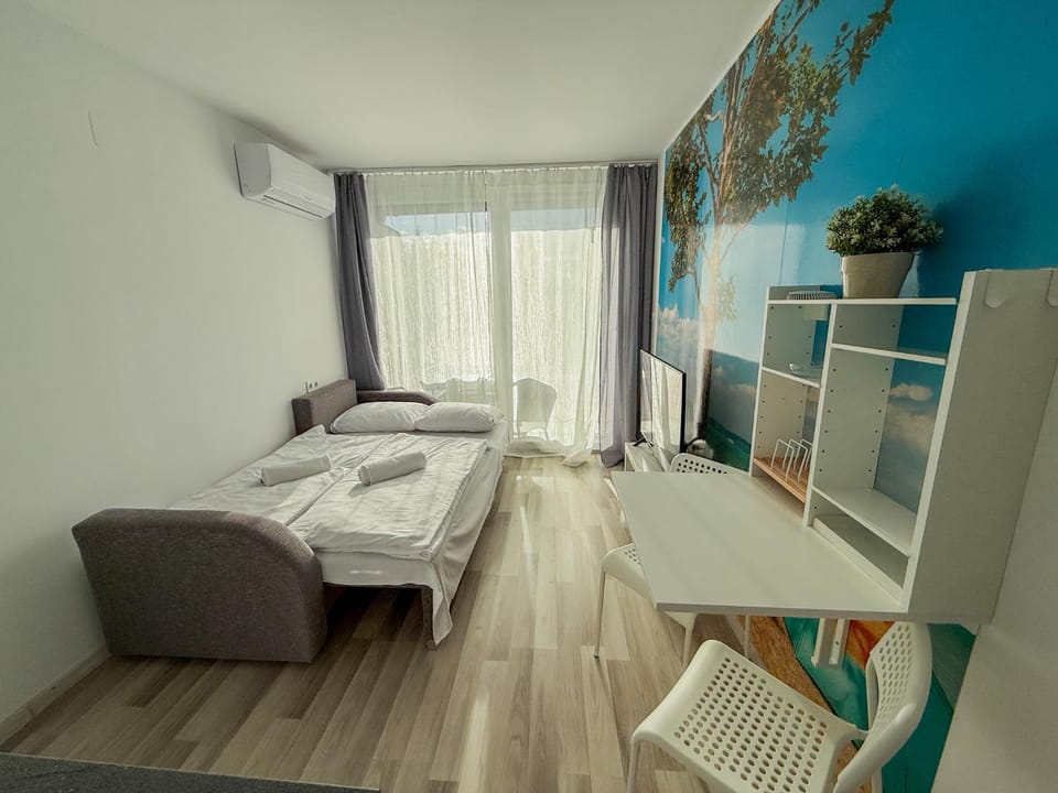 Bed, TV and multimedia, Photo of the whole room, Evening entertainment, air conditioner