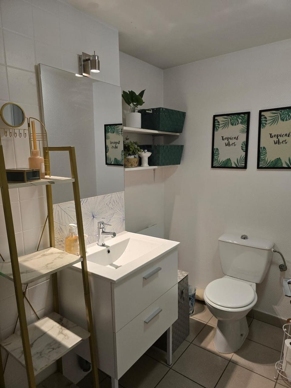 Toilet, Bathroom, towels