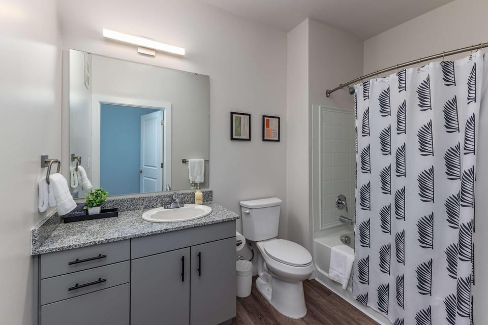 Modern Stay Close to Dining & Entertainment Apartment in Cincinnati