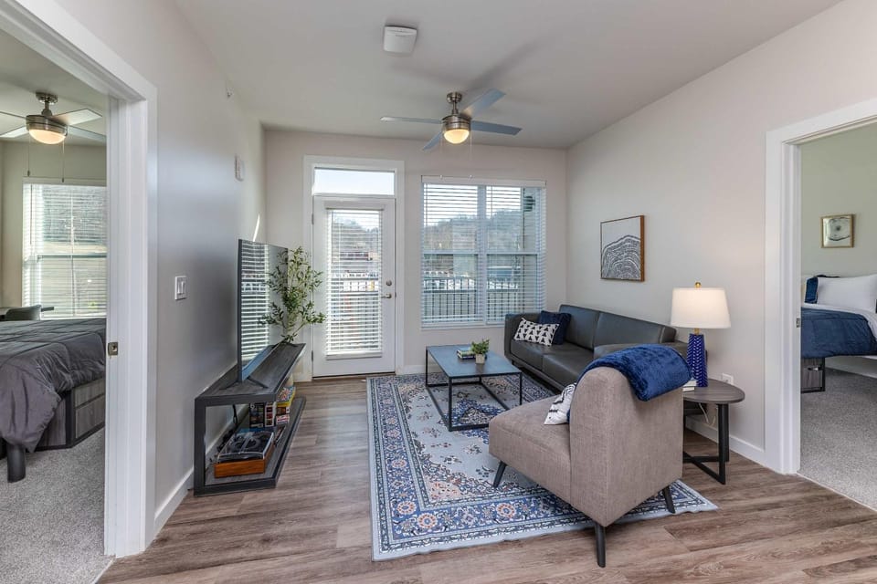 Modern Stay Close to Dining & Entertainment Apartment in Cincinnati