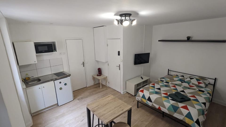 BudgetBnb Larmodieu 2 Apartment in Toulon