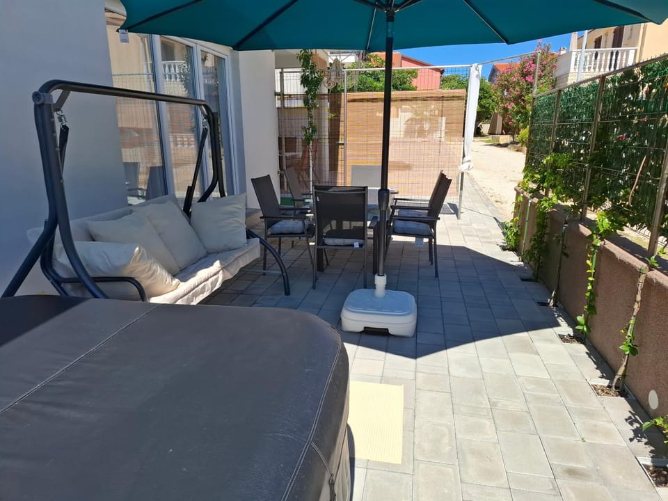 Day, Seating area, sunbed