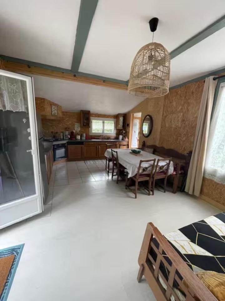 Dining area, pet friendly, stove
