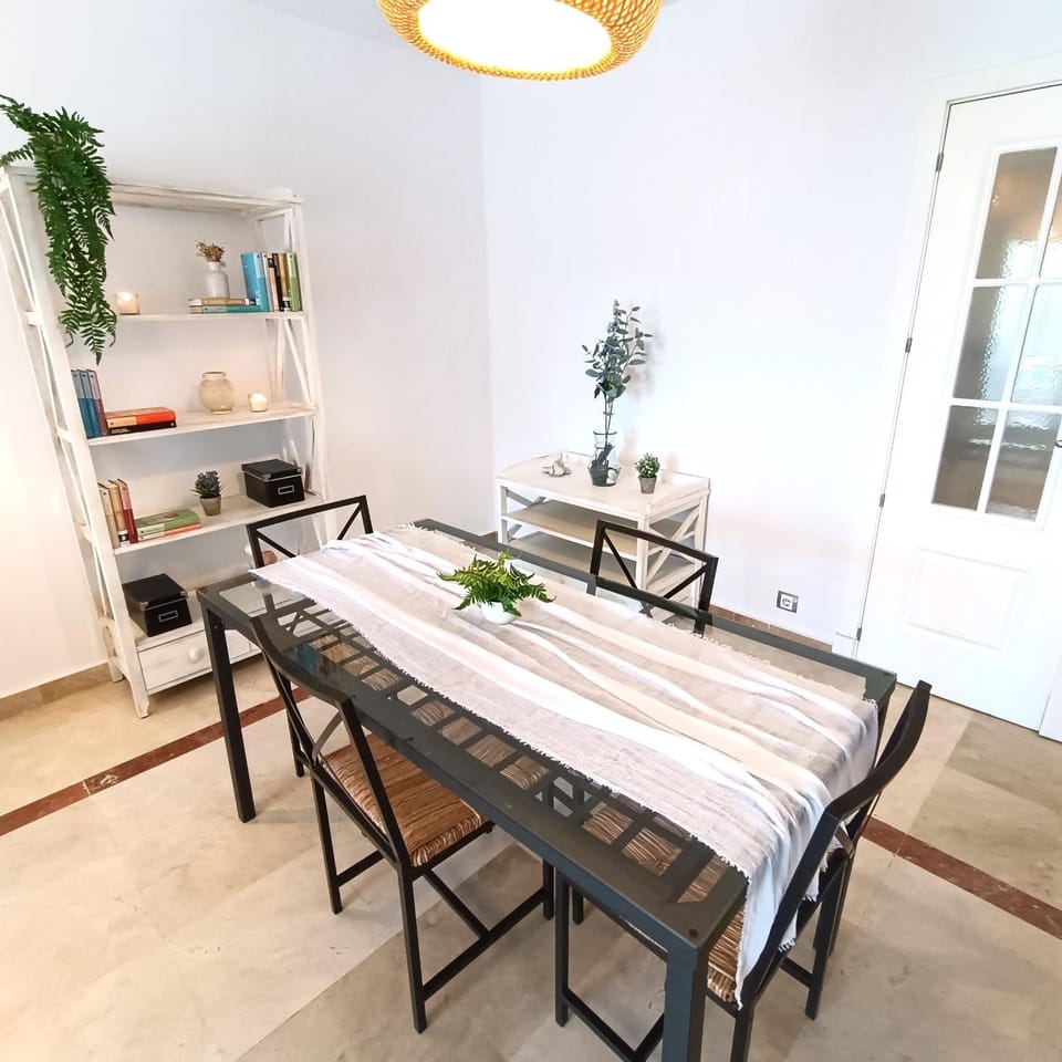 Dining area, heating, air conditioner