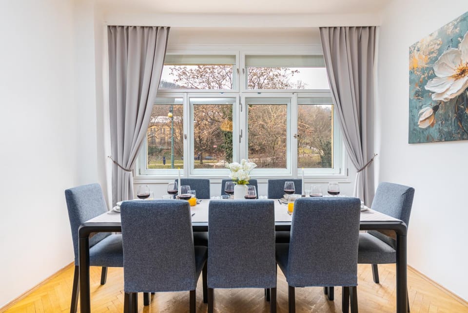 Living room, Seating area, Dining area