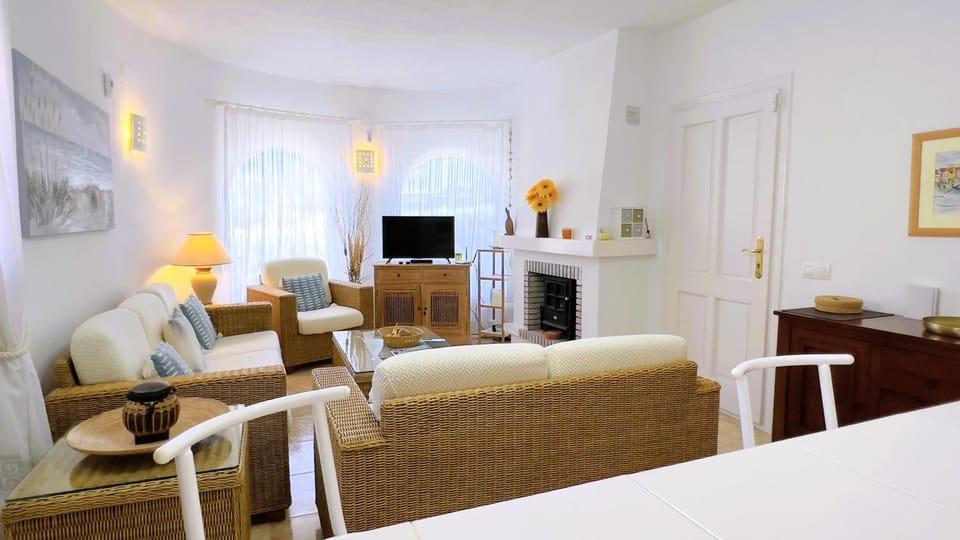 TV and multimedia, Living room, fireplace