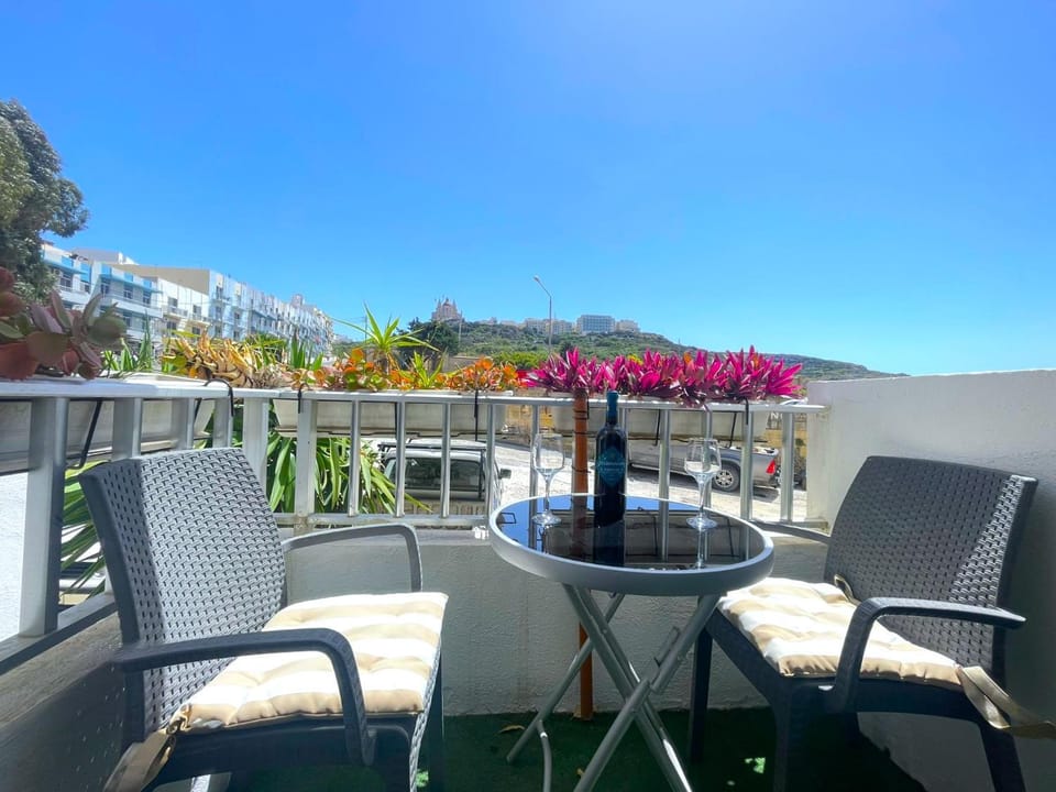 Balcony/Terrace, City view